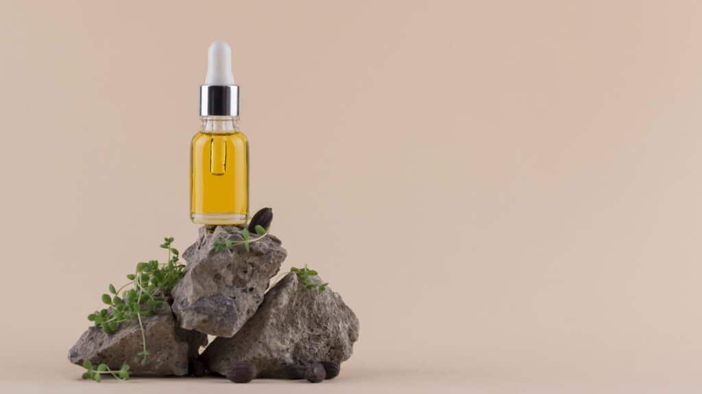 arrangement jojoba oil dropper
